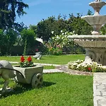 Apartment Paradiso